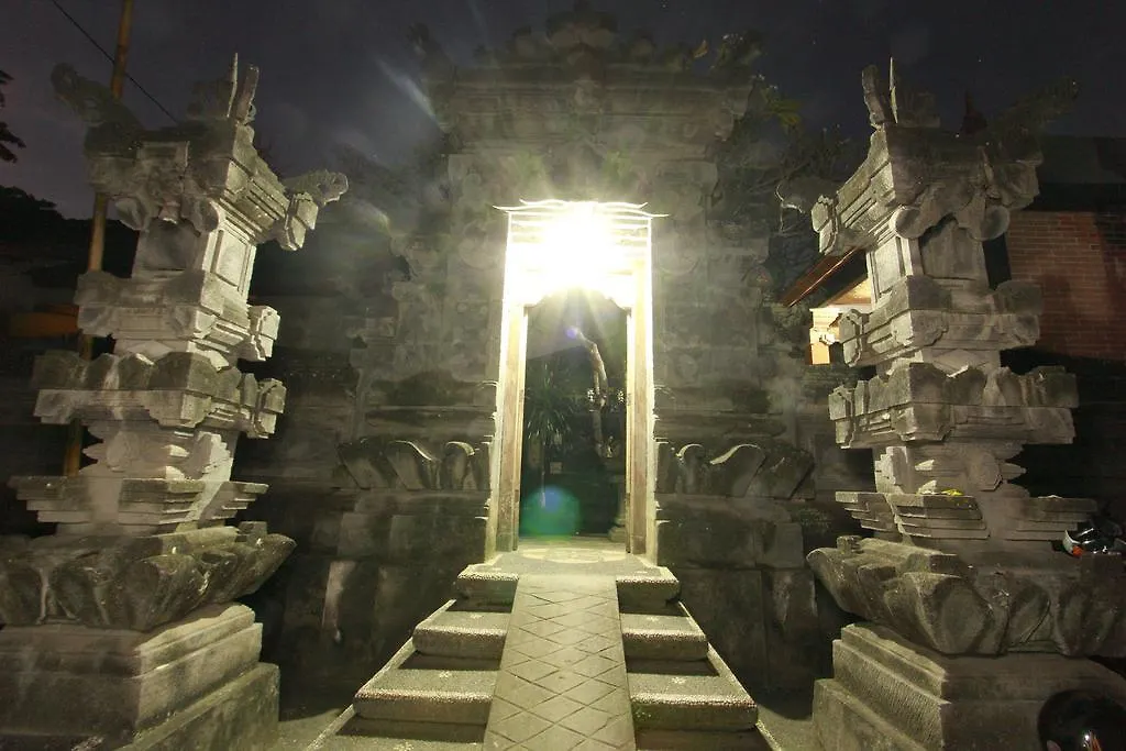 Suryadina Guest House Ubud   Убуд