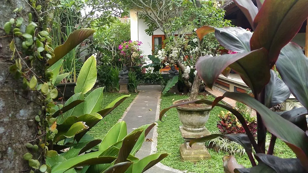 Suryadina Guest House Ubud