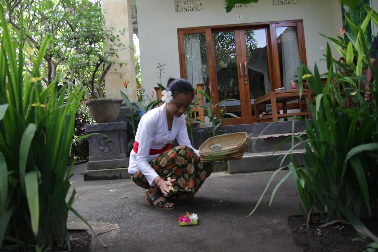 Suryadina Guest House Ubud  0*, Убуд Индонезия