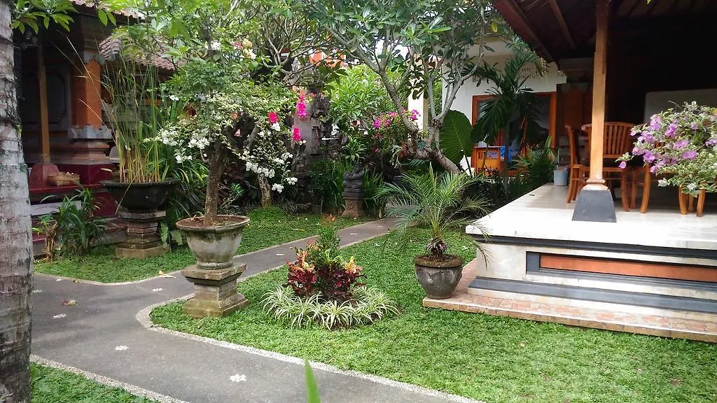 Suryadina Guest House Ubud